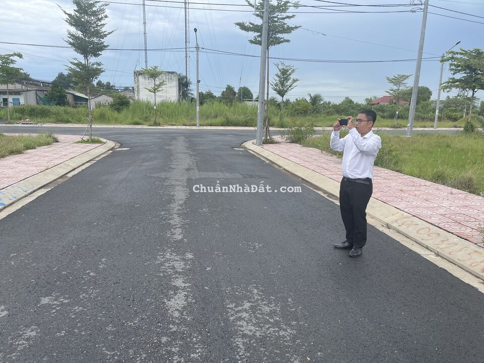 Bán đất liền kề chợ Long Can, Cần Đước, Long An, đối diện UBND Long Can Bán đất liền kề chợ Long Can, Cần Đước, Long An, đối diện UBND Long Can