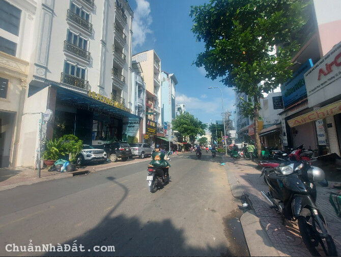 Chuyển nhượng tòa văn phòng mặt tiền đường khu Cách Mạng Tháng 8, Quận 3, giá 98 tỷ. 0932723936