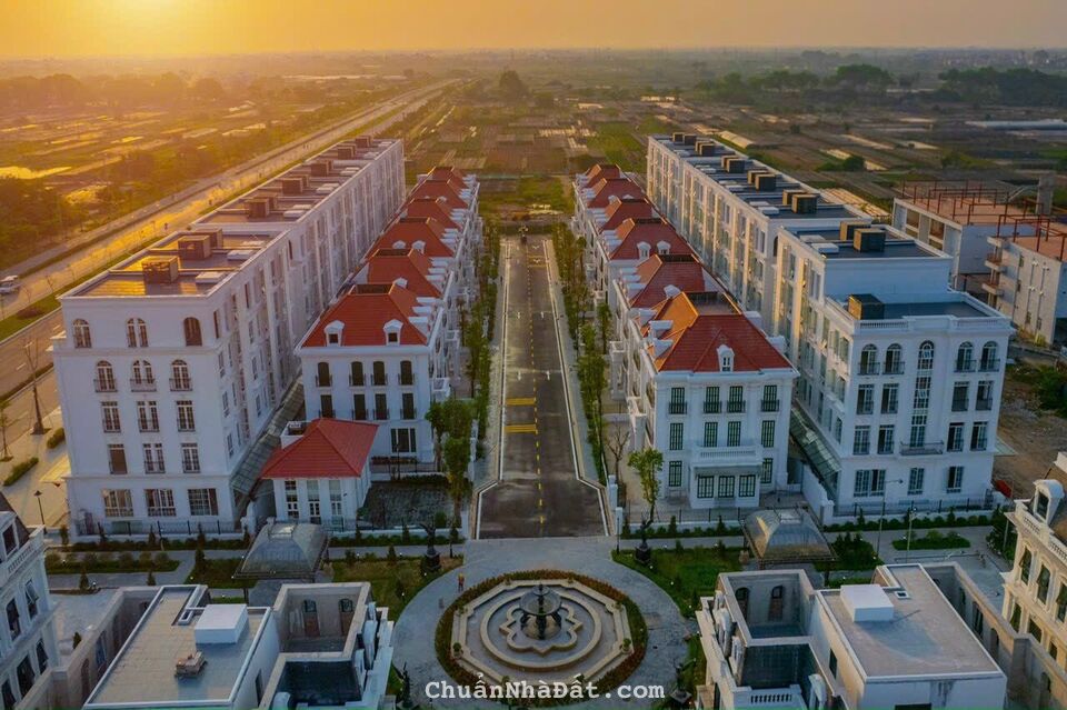 Bán ngoại giao lô góc 189m2 shophouse Avenue Garden Tây Thăng Long, sổ đỏ, nhận nhà luôn. 33 tỷ