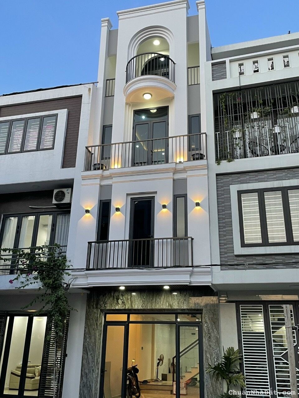 Bán nhà xây độc lập 52m có gara oto tại ngõ Đằng Hải