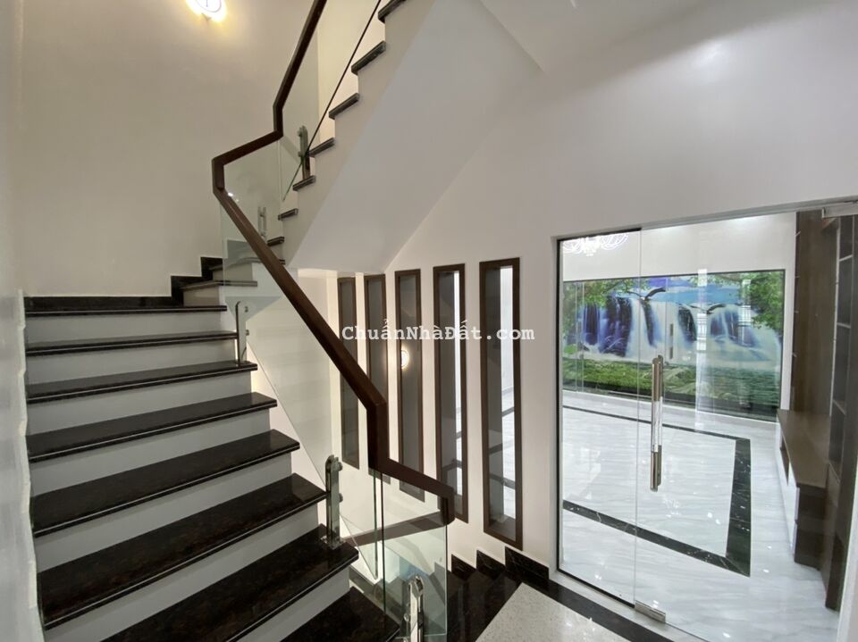 Cần bán gấp nhà xây mới 4 tầng hiện đại ô tô để trong nhà tại tuyến 3 Lê Hồng Phong