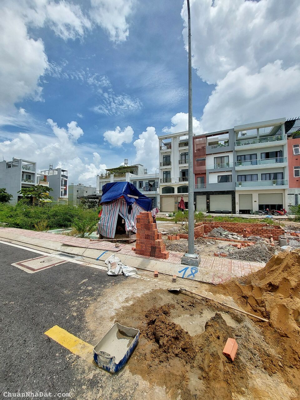 Đất nền Q.Bình Tân, còn 3 lô .các nền đang xây dựng