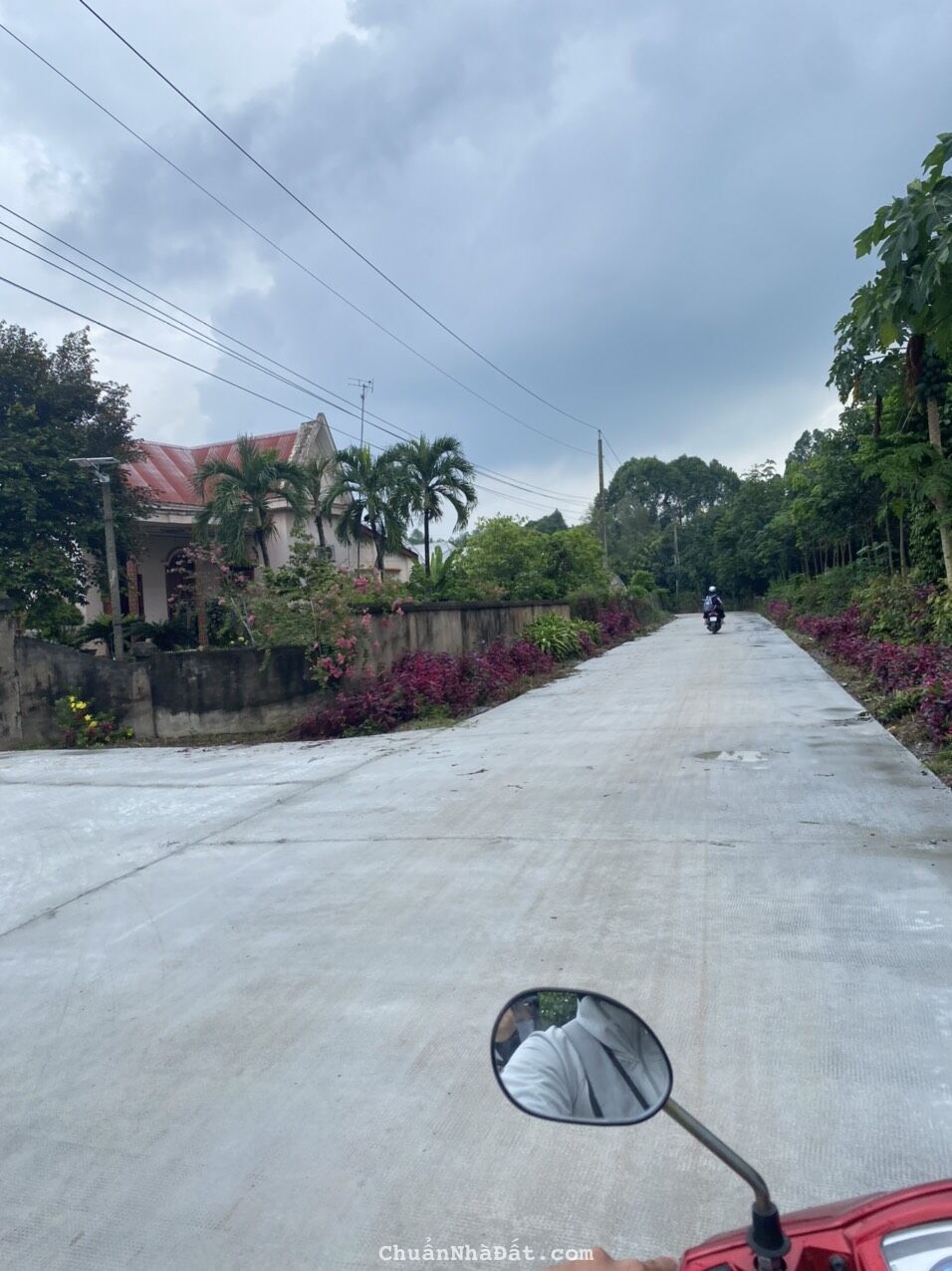 Cần bán 260m2 đất thổ cư ngay Ủy ban xã,sổ sẵn công chứng ngay