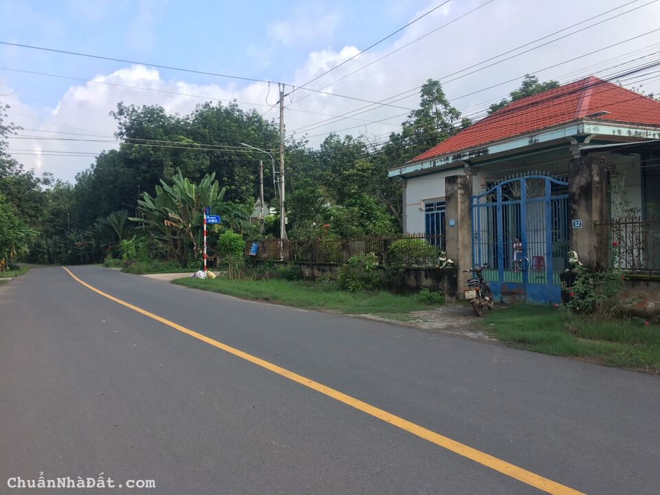 Cần bán 260m2 đất thổ cư ngay Ủy ban xã,sổ sẵn công chứng ngay