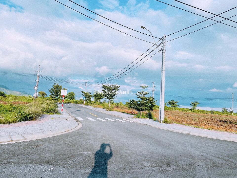 Lô đất mặt tiền đường Hùng Vương, Đăk Hà, chỉ duy nhất 1 lô duy nhất 900tr/170m2. Lh: 0359237730. Lô đất mặt tiền đường Hùng Vương, Đăk Hà, chỉ duy nhất 1 lô duy nhất 900tr/170m2. Lh: 0359237730.