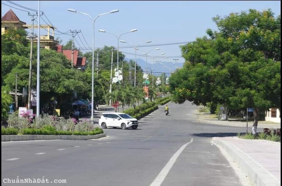 Chủ cần bán lô đất kinh doanh mặt tiền đường Hùng Vương, mua kinh doanh nhưng cần tiền xây nhà.