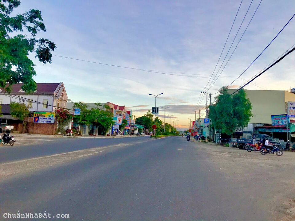 Chủ cần bán lô đất kinh doanh mặt tiền đường Hùng Vương, mua kinh doanh nhưng cần tiền xây nhà.