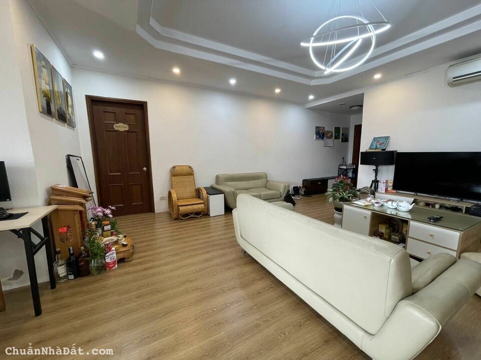 Bán căn hộ Chung cư tòa 29T2 Hoàng Đạo Thúy Cầu Giấy, lô góc đắc địa 152m2, giá 8.9 tỷ.