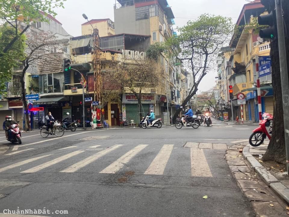 Bán đất tặng nhà 3 tầng mặt phố cổ Hàng Bồ 257m2x3 tầng, mặt tiền 6m giá 141 tỷ.