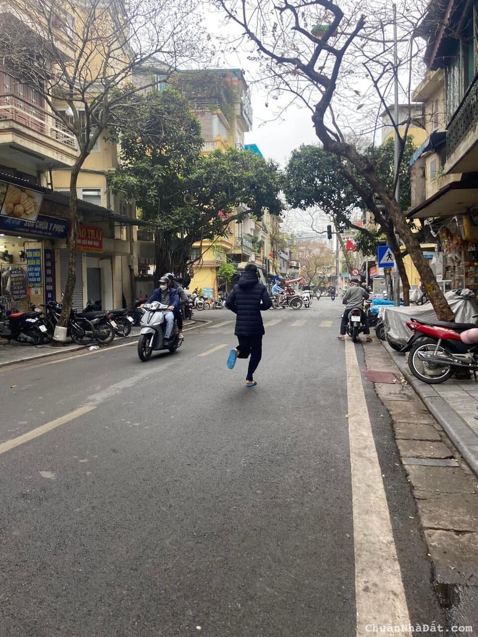 Bán đất tặng nhà 3 tầng mặt phố cổ Hàng Bồ 257m2x3 tầng, mặt tiền 6m giá 141 tỷ.