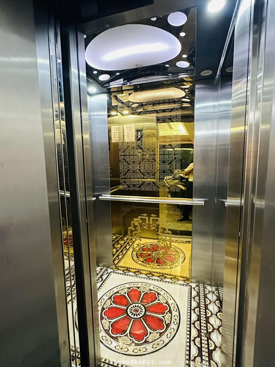 Bán nhà phố Nguyên Hồng Q. Đống Đa 60m2x7 tầng thang máy, phân lô, ôtô, vỉa hè, kinh doanh.