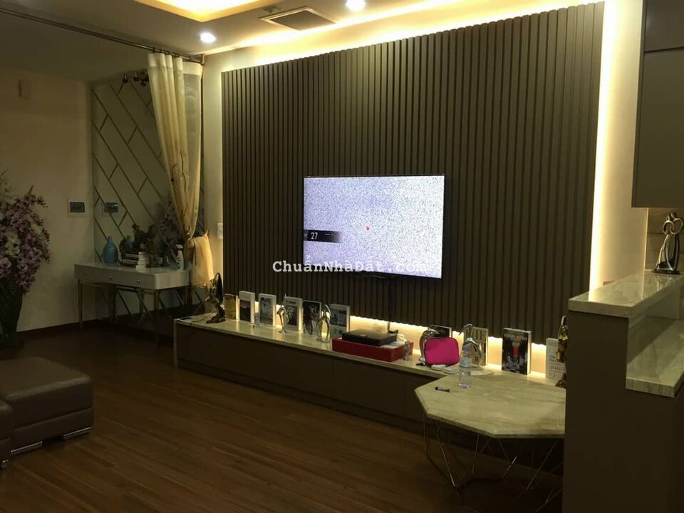 Bán nhà mặt đường Nguyễn Hữu Tuệ xây 4 tầng cao cấp giá 8,5 tỷ