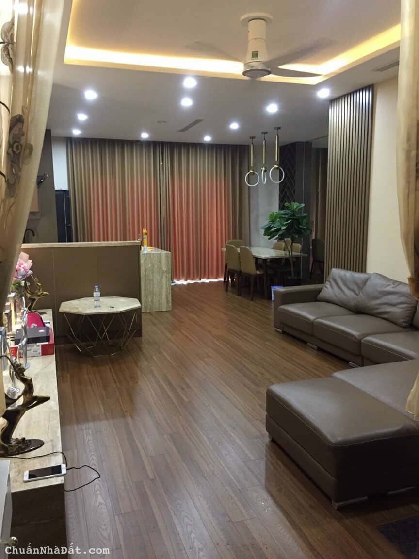 Bán nhà mặt đường Nguyễn Hữu Tuệ xây 4 tầng cao cấp giá 8,5 tỷ