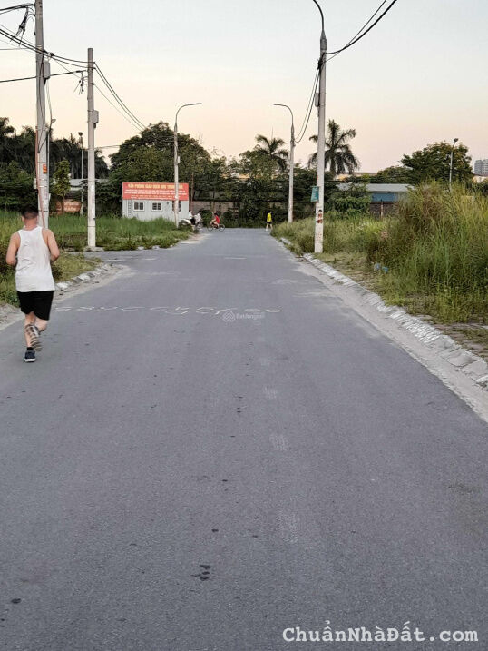 Cần bán lô góc 83m2 tại khu đất đấu giá Lai Xá - Kim Chung, gần QL 32, giá đầu tư, LH: 0901 513 811