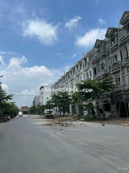 Cần bán lô góc 83m2 tại khu đất đấu giá Lai Xá - Kim Chung, gần QL 32, giá đầu tư, LH: 0901 513 811