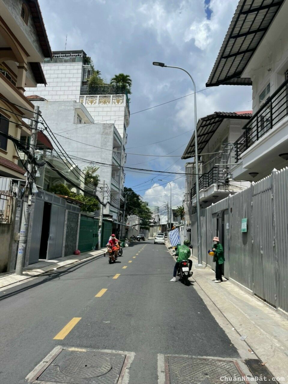 Bán Nhà HXH Xô Viết Nghệ Tĩnh (4.2x13m) Trệt 3Lầu Sân Thượng giá 8.5Tỷ gần Đại học Hutech