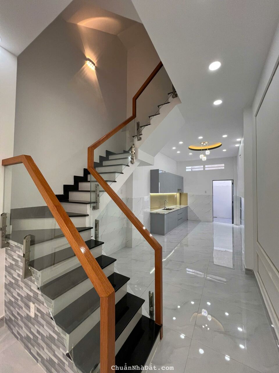 Nhà 4 tầng mới tinh Âu Dương Lân Quận 8 - Ô tô đậu ngày đêm - giá chỉ 8.5 tỷ 69 m2 Nhà 4 tầng mới tinh Âu Dương Lân Quận 8 - Ô tô đậu ngày đêm - giá chỉ 8.5 tỷ 69 m2