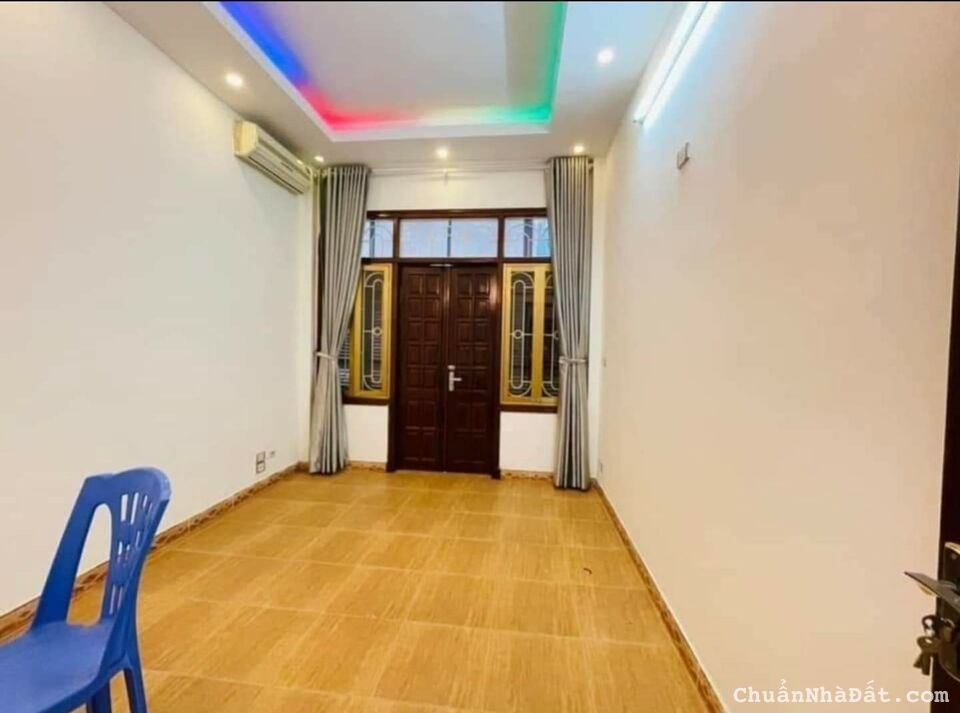Thanh Nhàn-Hai Bà Trưng - gần trường học, ngõ sáng . DT 42 giá 4,6 tỷ