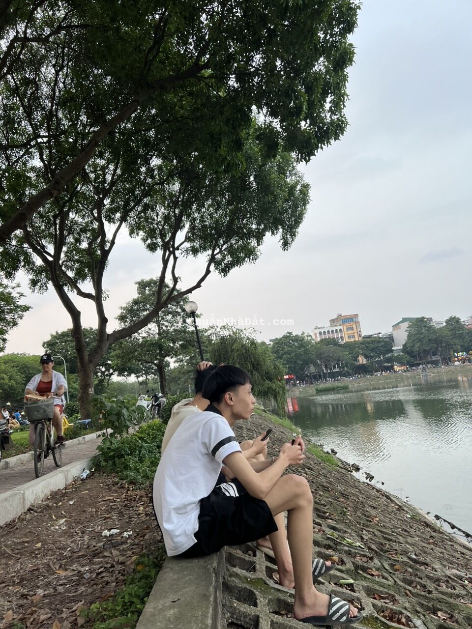 BÁN NHÀ MẶT PHỐ VÂN HỒ 3, SÁT CÔNG VIÊN THỐNG NHẤT. DT 50M2, CÓ VỈA HÈ,KINH DOANH 