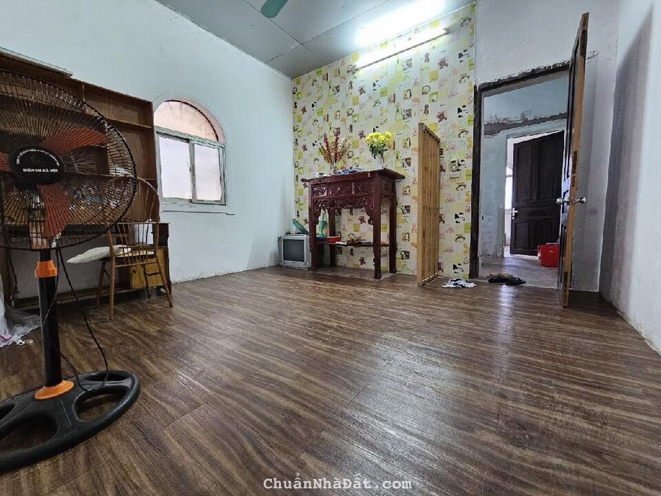 BÁN NHÀ NGAY NGÃ TƯ LÊ THANH NGHỊ BẠCH MAI. DT 87MX4T CÁCH PHỐ 15M NHÀ LÔ GÓC