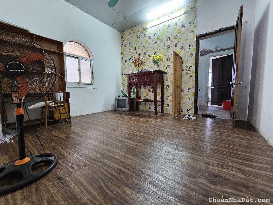 BÁN NHÀ NGAY NGÃ TƯ LÊ THANH NGHỊ BẠCH MAI. DT 87MX4T CÁCH PHỐ 15M NHÀ LÔ GÓC