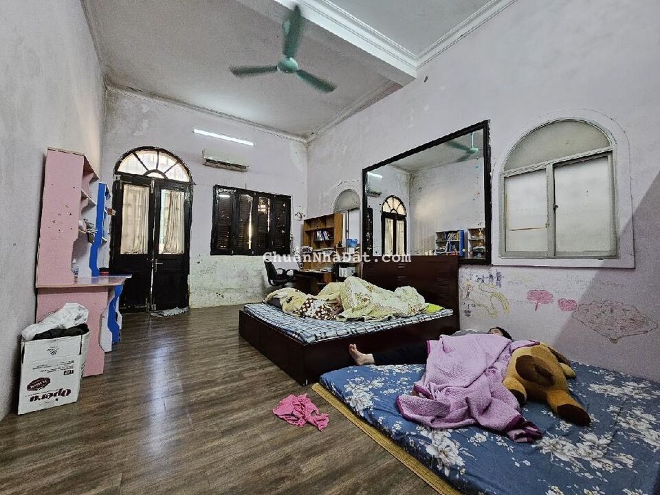 BÁN NHÀ NGAY NGÃ TƯ LÊ THANH NGHỊ BẠCH MAI. DT 87MX4T CÁCH PHỐ 15M NHÀ LÔ GÓC