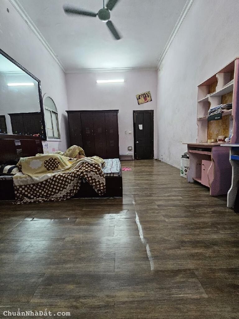 BÁN NHÀ NGAY NGÃ TƯ LÊ THANH NGHỊ BẠCH MAI. DT 87MX4T CÁCH PHỐ 15M NHÀ LÔ GÓC