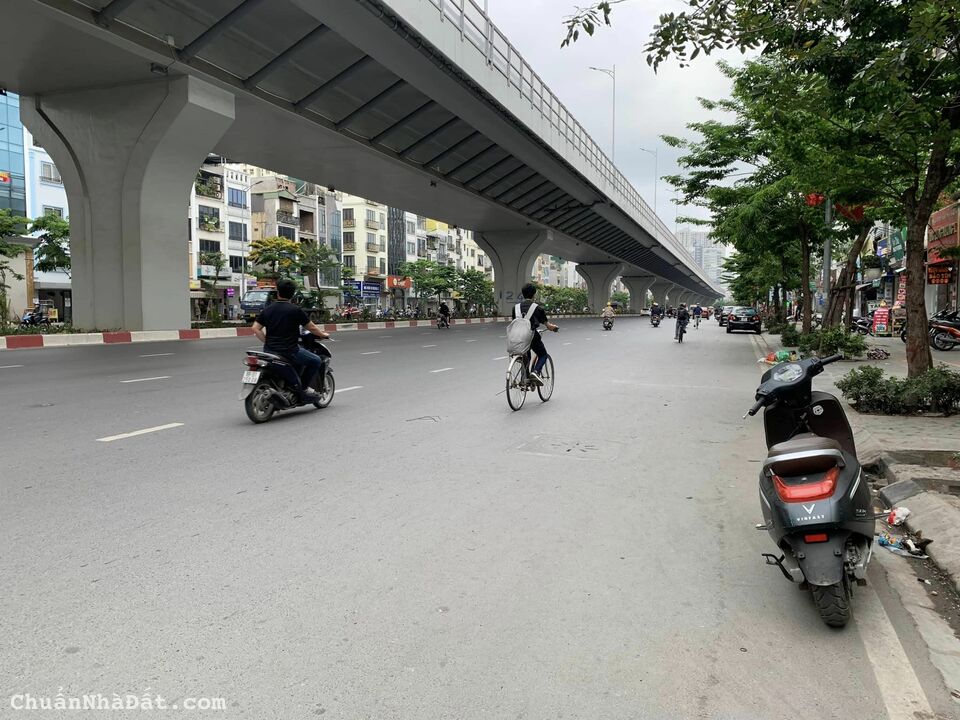 Bán nhà mặt phố Đại La DT 20mx5T lô góc mới mặt tiền rộng , vỉa hè đá bóng giá 9,8 tỷ