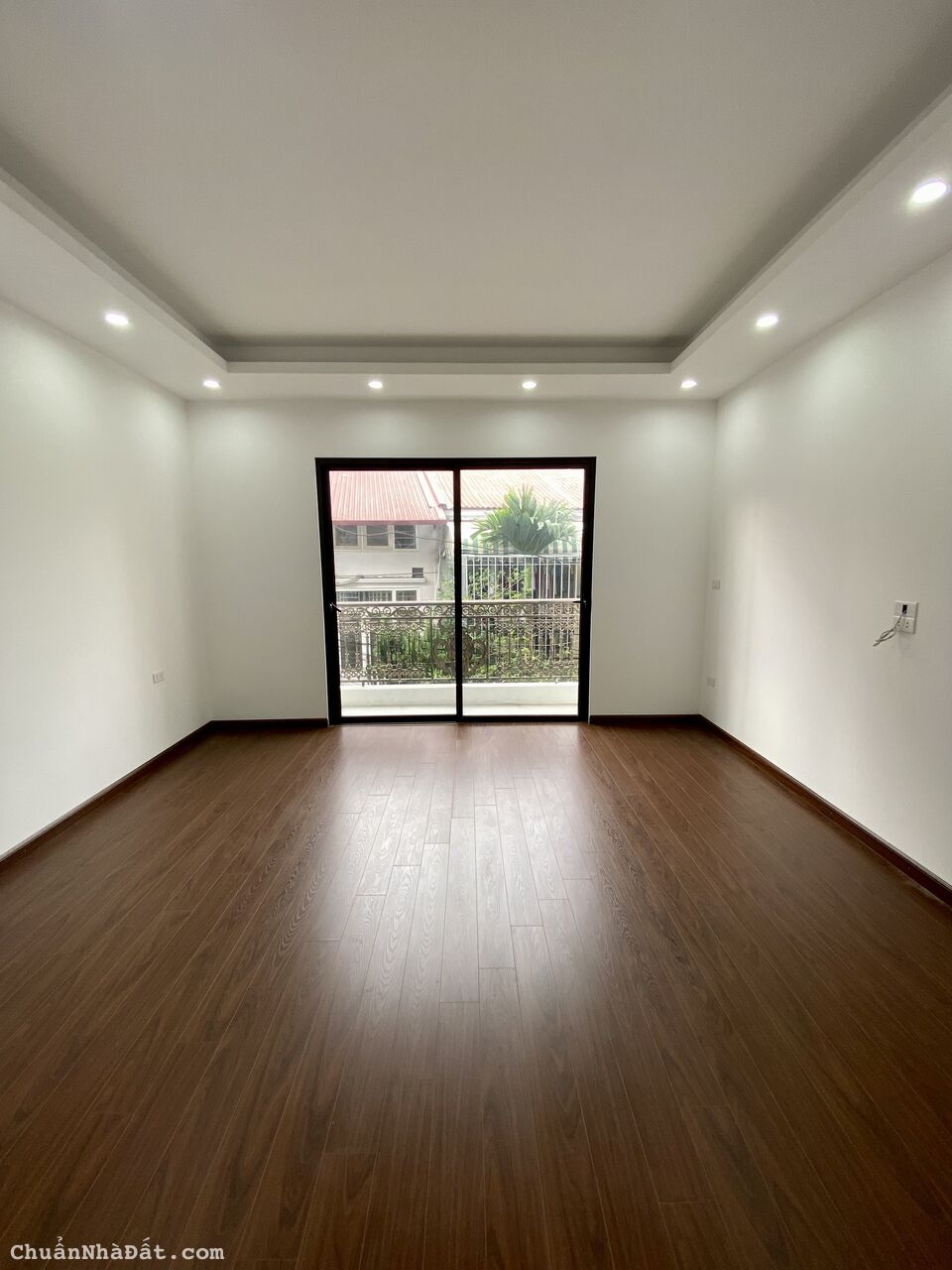 Bán nhà xây mới ngõ 92 Mai Động Hoàng Mai Hà Nội DT 56mx5T ô tô cách nhà 10m 