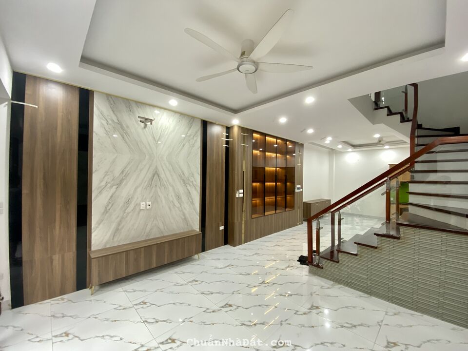 Cực HOT DT 56m2x5T ngõ 92 Mai Động nhà xây mới cách đường 2 oto 10m giá 6 tỷ 850tr