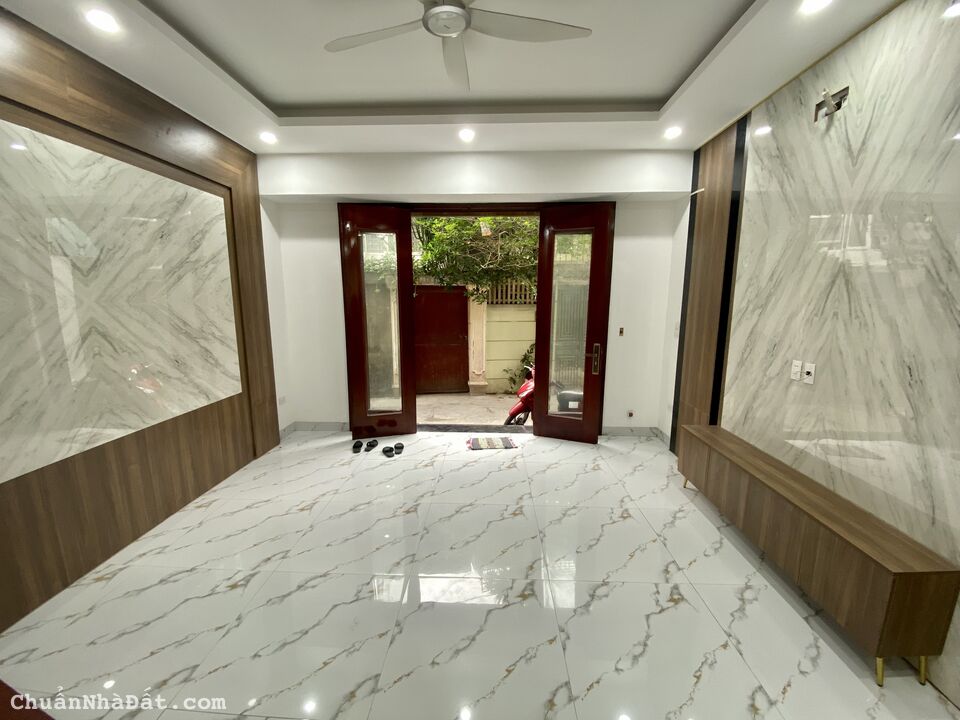 Bán nhà xây mới ngõ 92 Mai Động Hoàng Mai Hà Nội DT 56mx5T ô tô cách nhà 10m 