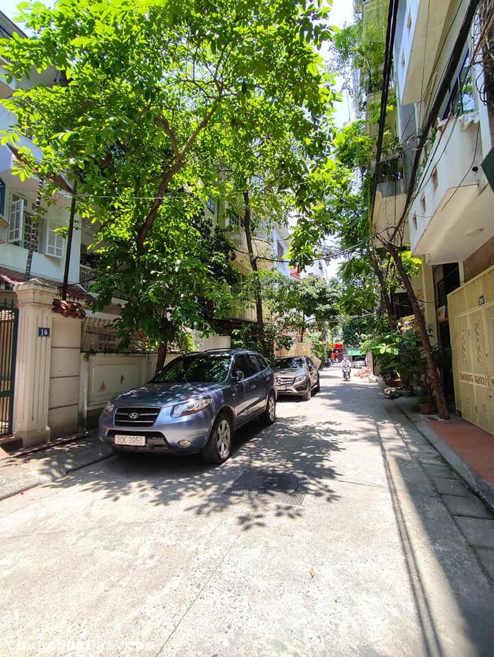 Phân lô Lạc Trung 100m- mặt tiền hơn 5m ô tô vào nhà, ngõ thông giá hơn 16 tỷPhân lô Lạc Trung 100m