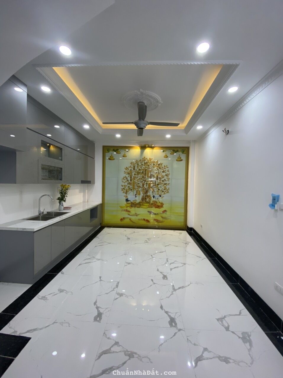 Bán nhà xây mới ngõ phố Tân Mai DT 58m2x5T ô tô vào nhà cách phó 1 nhà giá 10 tỷ 950