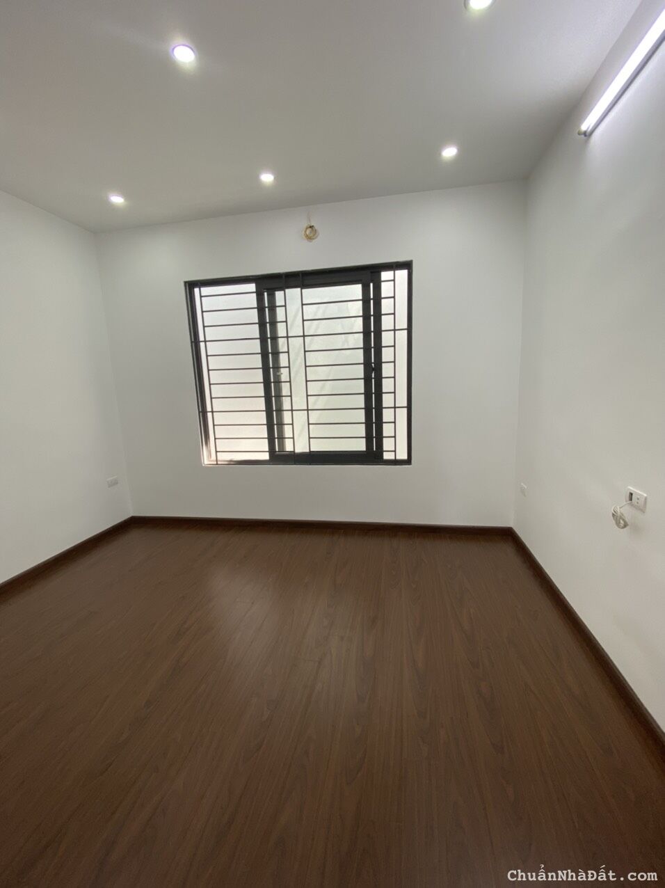 Bán nhà xây mới ngõ phố Tân Mai DT 58m2x5T ô tô vào nhà cách phó 1 nhà giá 10 tỷ 950