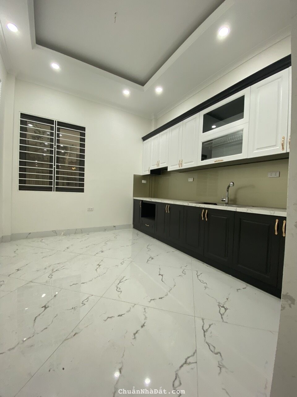 Bán nhà Phân lô ngõ 147 Tân Mai DT 58mx5T thang máy ô tô vào nhà giá 8,6 tỷ