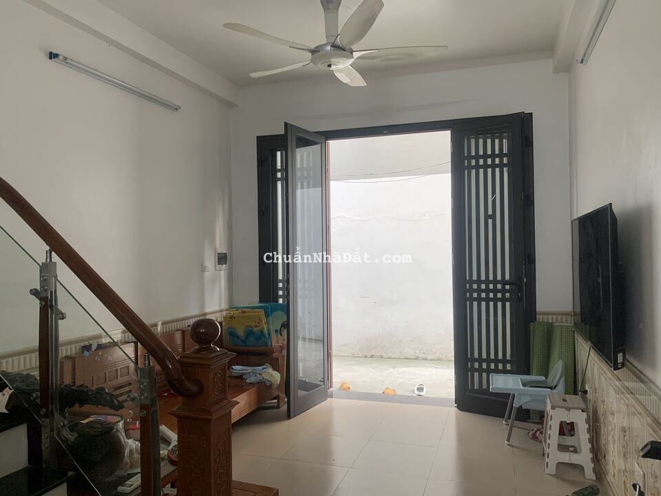 Vỡ nợ cần bán cực gấp căn nhà 3 tầng tại Thạch Bàn, Long Biên giá rẻ