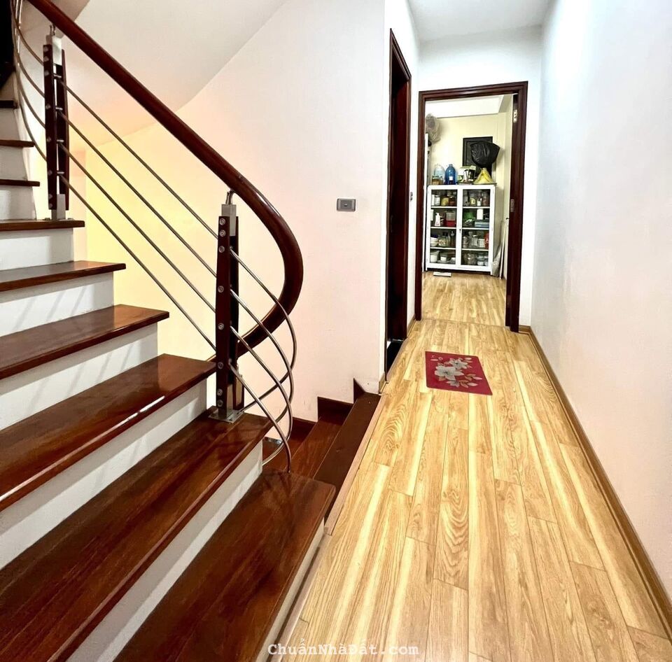 Bán nhà Xuân Thủy, ngõ rộng, thoáng, 40m2 x 4 tầng, giá 4.3 tỷ