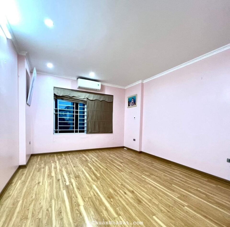 Bán nhà Xuân Thủy, ngõ rộng, thoáng, 40m2 x 4 tầng, giá 4.3 tỷ