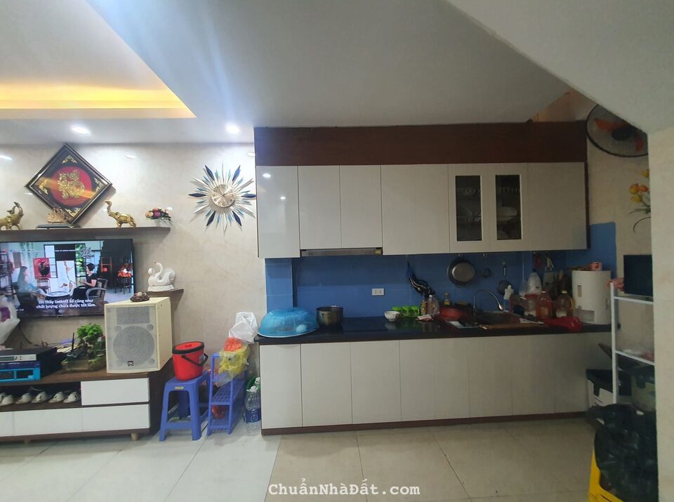 Bán nhà Phạm Văn Đồng, sổ đỏ chính chủ, 35m2 x 5 tầng, 3.4 tỷ