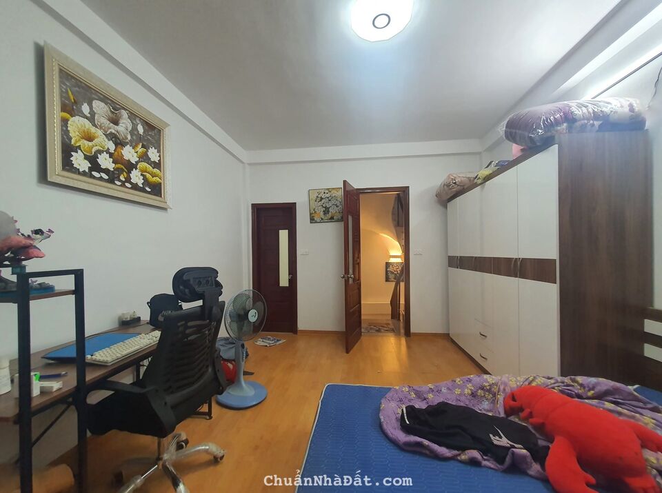 Bán nhà Phạm Văn Đồng, sổ đỏ chính chủ, 35m2 x 5 tầng, 3.4 tỷ