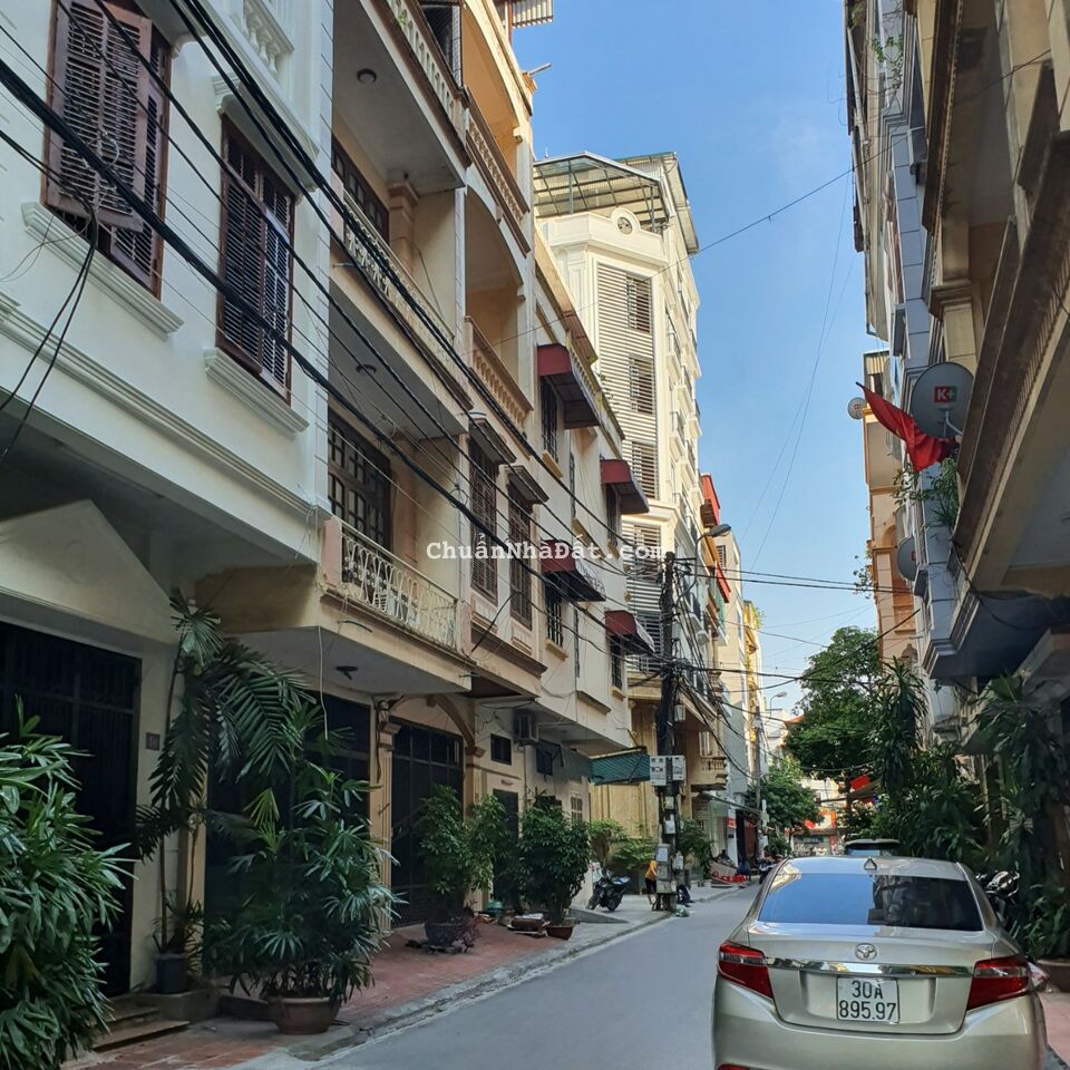 Cho thuê nhà Nhân Chính, oto, vp, 50m2 x 4 tầng, chỉ 16 triệu