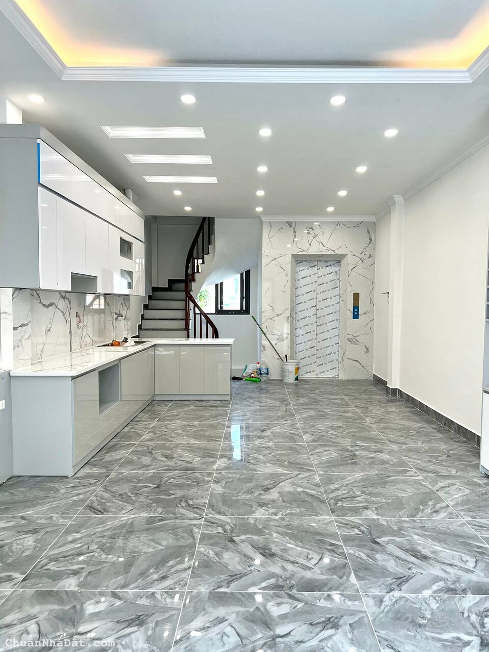 Bán nhà phố Kim Đồng, 7 tầng thang máy, 48m2, ô tô tránh