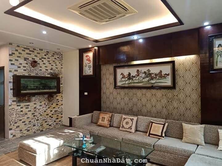 Bán nhà Nguyễn Khánh Toàn 60m2, ô tô vào nhà, ô chờ thang máy, về ở luôn, giá 10 tỷ