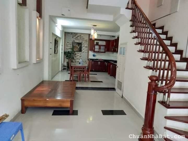 Bán nhà Nguyễn Khánh Toàn 60m2, ô tô vào nhà, ô chờ thang máy, về ở luôn, giá 10 tỷ