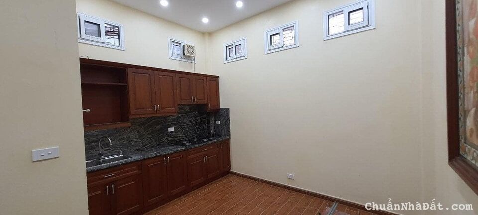 Bán nhà lô góc Đội Cấn, 50m2, 3 mặt thoáng, ngõ 3m, ô tô cách nhà 60m, giá 6.4 tỷ