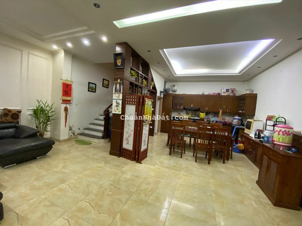 Bán nhà ngõ 279 Đội Cấn đẹp lung linh, 3 bước ra ô tô, ô chờ thang máy, giá 6.5 tỷ