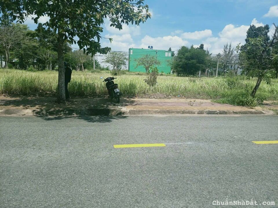 Chủ cần bán 1 nền biệt thự khu dân cư Lợi Bình Nhơn, Tp.Tân An, tỉnh Long An Chủ cần bán 1 nền biệt thự khu dân cư Lợi Bình Nhơn, Tp.Tân An, tỉnh Long An