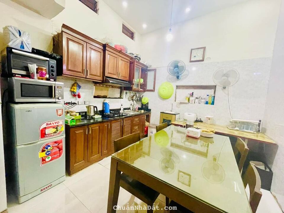 Nhà đẹp 5 tỷ hơn Văn Quán 45m2 x 5 tầng phân lô vỉa hè kinh doanh ô tô vào nhà 