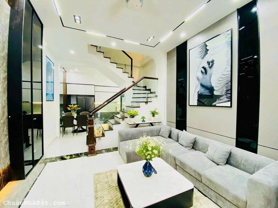 Gấp bán 70m2 x 4 tầng 2thoáng sáng vỉa hè ở luôn Ngô Quyền 6 tỷ hơn   