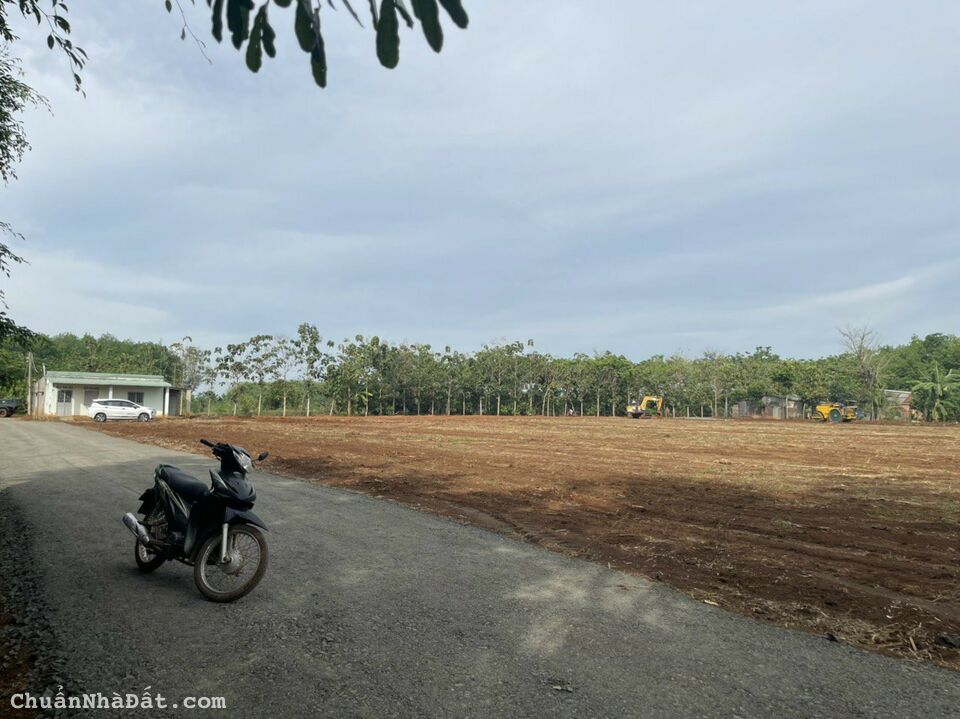 Đất khu công nghiệp LEDANA cách xã lộc thanhj700 mét đất bán nhé anh chị 